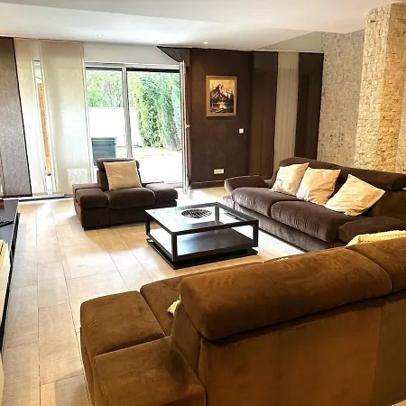 Apartment Triplex With Garden And Parking *