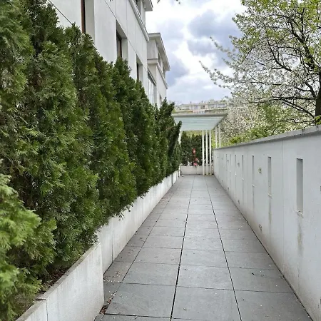 Triplex With Garden And Parking Apartament