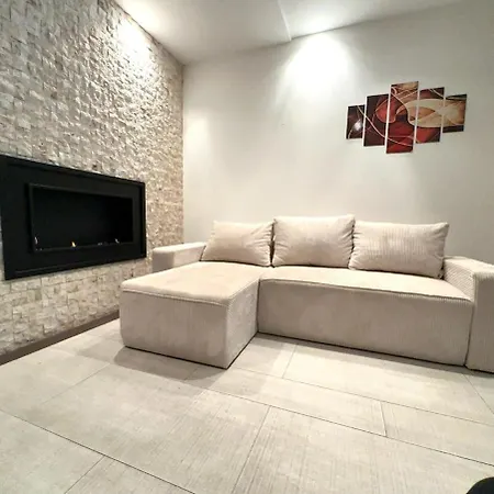 Triplex With Garden And Parking *