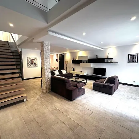 Apartment Triplex With Garden And Parking