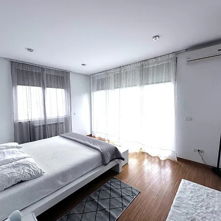 Triplex With Garden And Parking Апартаменты