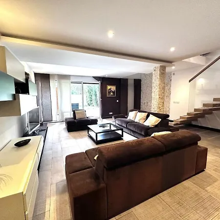 Апартаменты Triplex With Garden And Parking Белград