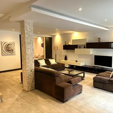 Triplex With Garden And Parking Apartment